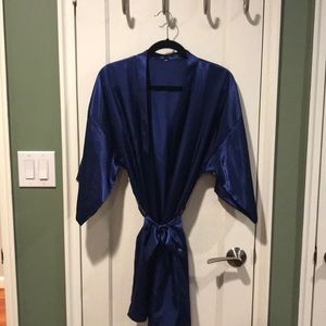 Polyester robe